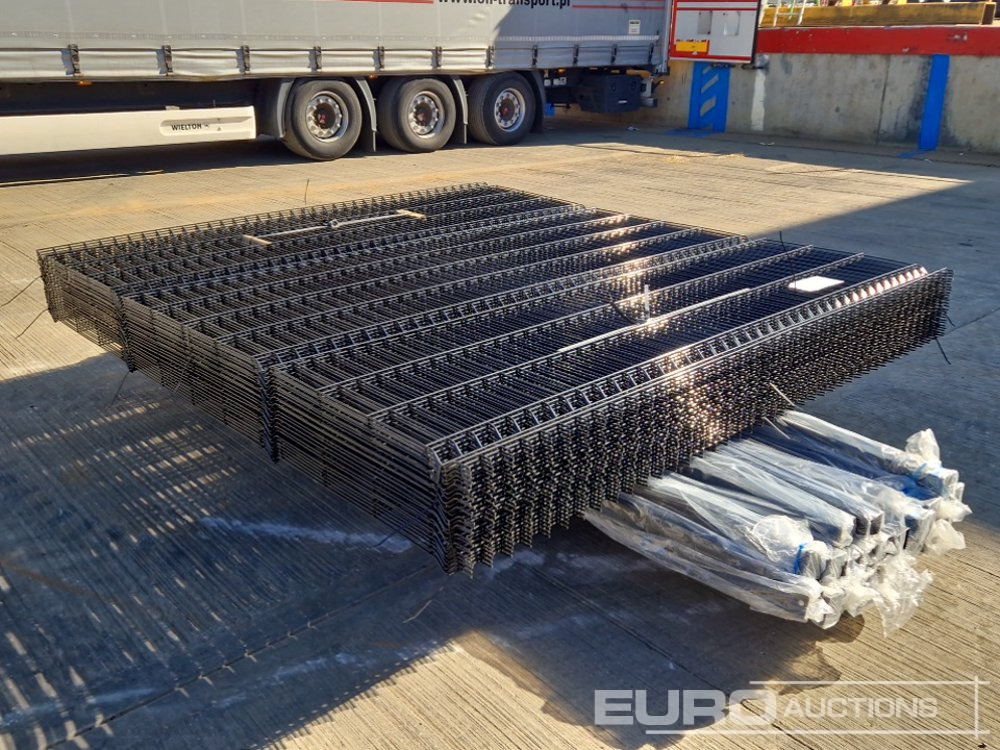 Оборудование для гаражей/ Мастерских Unused Galvanised & Powder Coated Heavy Duty (5mm) Wire Mesh Fencing, 25 x H2.4m x W2.2m Panels, 26 x 60mm x 60mm x3m Posts, with Fittings (Black): фото 7