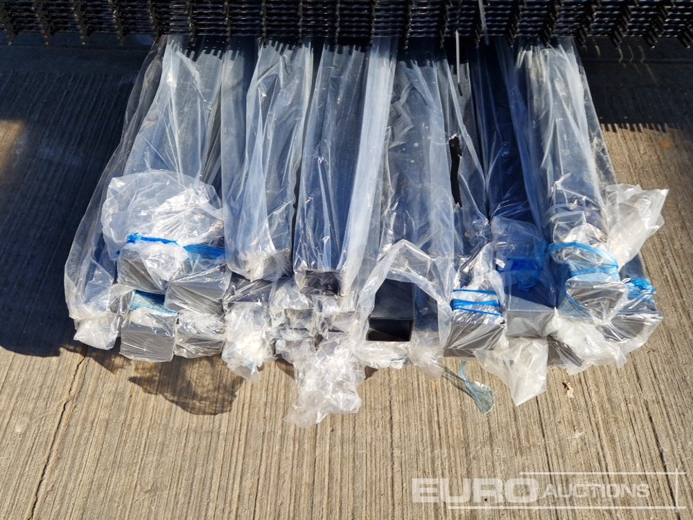 Строительное оборудование Unused Galvanised & Powder Coated Heavy Duty (5mm) Wire Mesh Fencing, 25 x H2.4m x W2.2m Panels, 26 x 60mm x 60mm x3m Posts, with Fittings (Black): фото 9 Строительное оборудование Unused Galvanised & Powder Coated Heavy Duty (5mm) Wire Mesh Fencing, 25 x H2.4m x W2.2m Panels, 26 x 60mm x 60mm x3m Posts, with Fittings (Black): фото 9