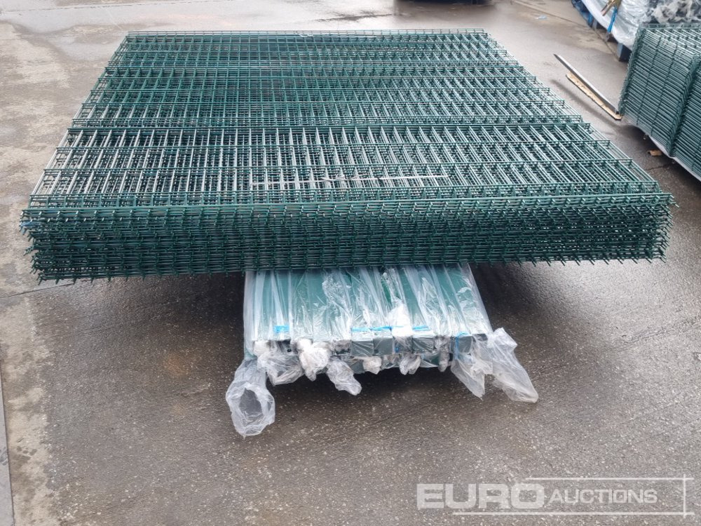 Строительное оборудование Unused Galvanised & Powder Coated Heavy Duty (5mm) Wire Mesh Fencing, 25 x H2.4m x W2.2m Panels, 26 x 60mm x 60mm x3m Posts, with Fittings (Green): фото 15