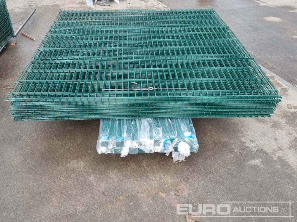Строительное оборудование Unused Galvanised & Powder Coated Heavy Duty (5mm) Wire Mesh Fencing, 25 x H2.4m x W2.2m Panels, 26 x 60mm x 60mm x3m Posts, with Fittings (Green): фото 19