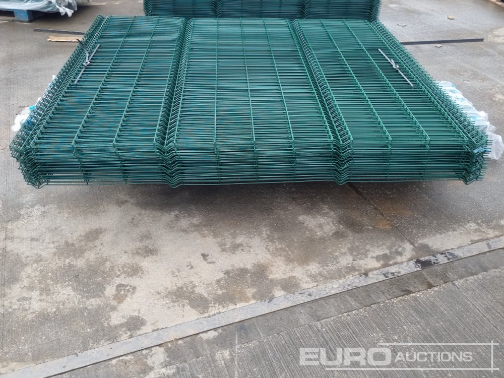 Строительное оборудование Unused Galvanised & Powder Coated Heavy Duty (5mm) Wire Mesh Fencing, 25 x H2.4m x W2.2m Panels, 26 x 60mm x 60mm x3m Posts, with Fittings (Green): фото 13