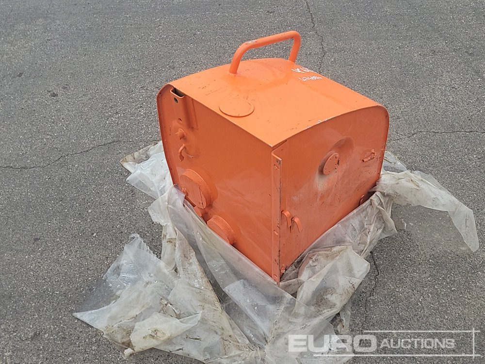 Fuel Tank to suit Excavator - Запчасти: фото 1 Fuel Tank to suit Excavator - Запчасти: фото 1