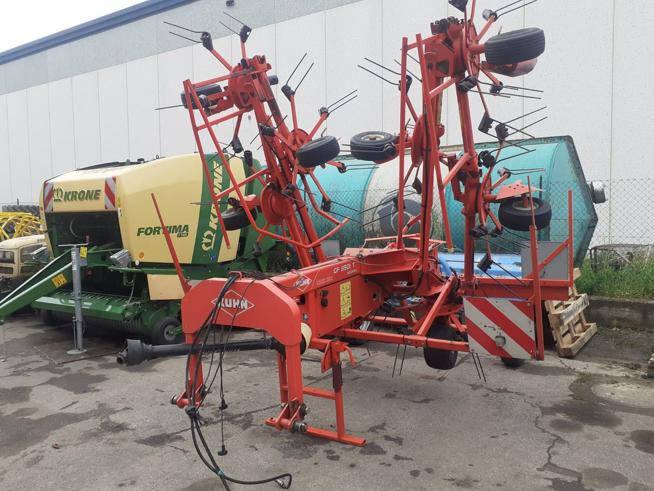 Voltafieno usato Kuhn GF 8501 T - Сеноворошилка: фото 2 Voltafieno usato Kuhn GF 8501 T - Сеноворошилка: фото 2