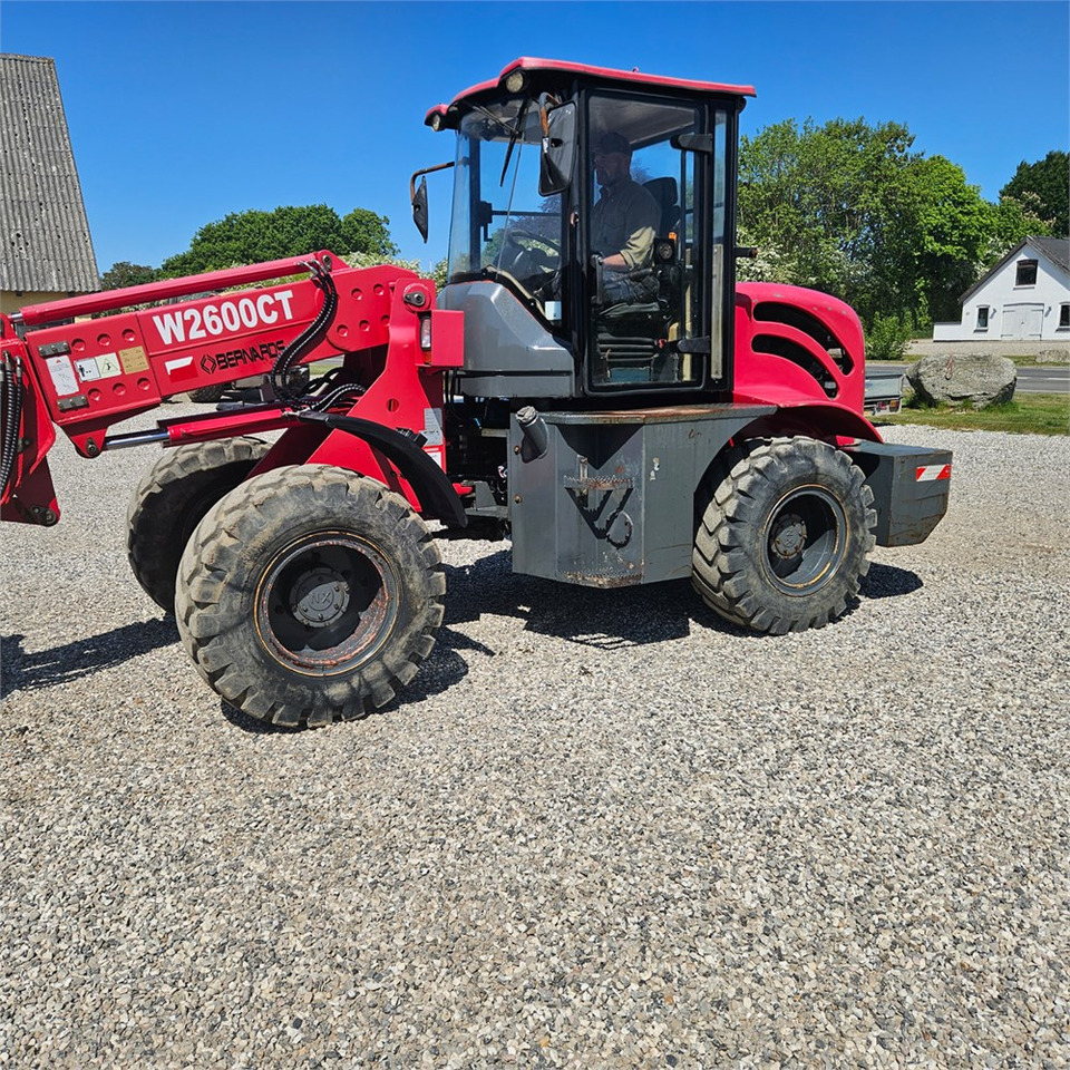 Bernards W2600CT Teleskop - Мини-погрузчик с бортовым поворотом: фото 3 Bernards W2600CT Teleskop - Мини-погрузчик с бортовым поворотом: фото 3