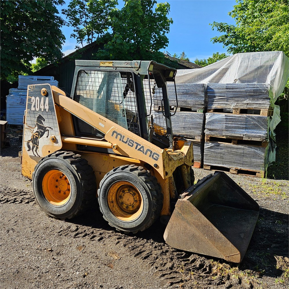 Мини-погрузчик с бортовым поворотом Bobcat Mustang 2044: фото 6