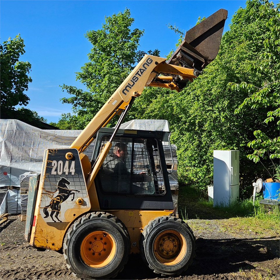 Мини-погрузчик с бортовым поворотом Bobcat Mustang 2044: фото 10