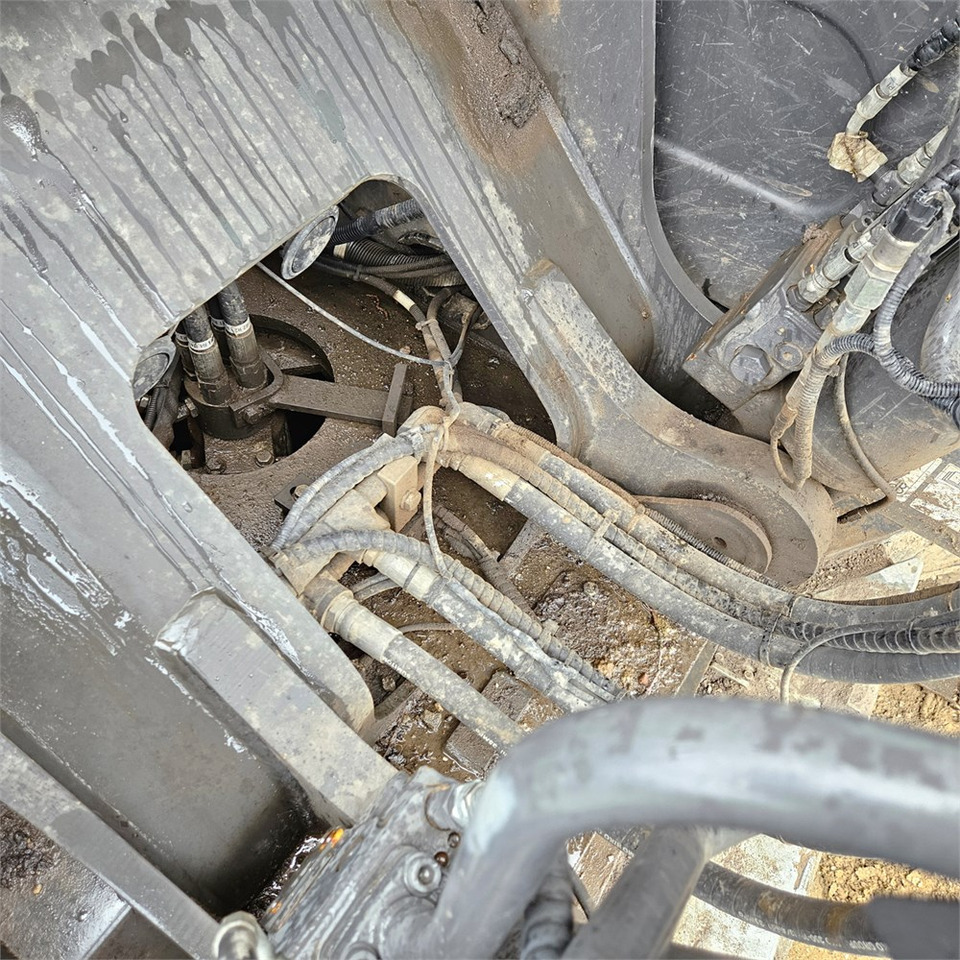 Гусеничный экскаватор Case CX250 D: фото 37