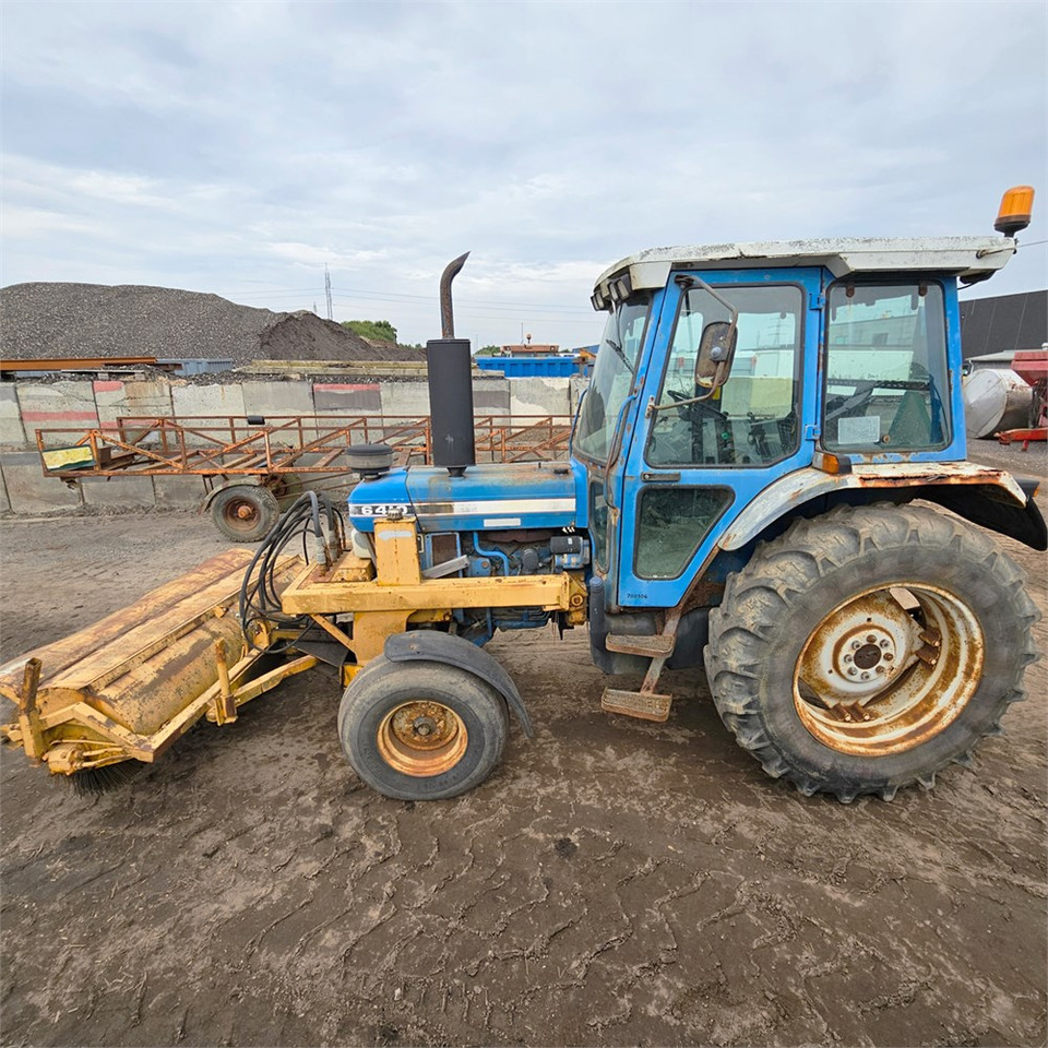 Ford 6410 - Трактор: фото 2 Ford 6410 - Трактор: фото 2