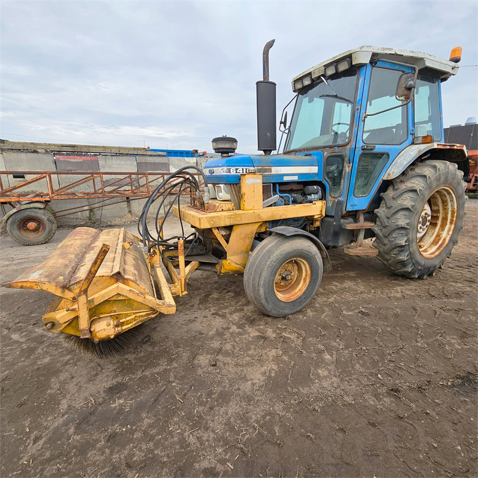 Ford 6410 - Трактор: фото 1 Ford 6410 - Трактор: фото 1