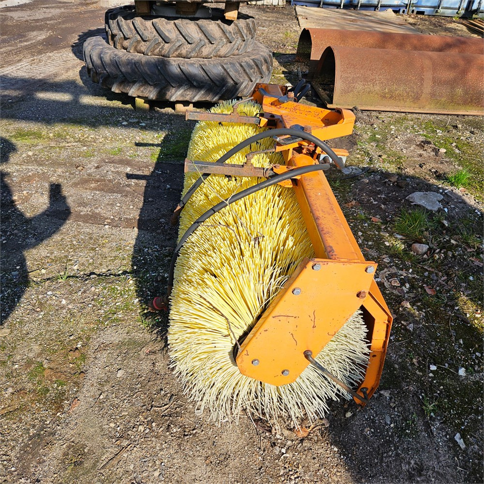 HWH HF 1A 1500 - Щетка: фото 1 HWH HF 1A 1500 - Щетка: фото 1