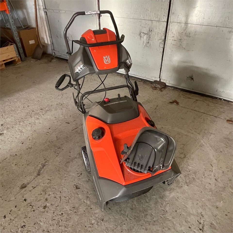 Husqvarna ST 121 E - Садовое оборудование: фото 3 Husqvarna ST 121 E - Садовое оборудование: фото 3