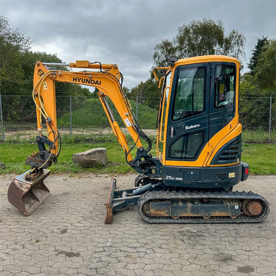 Hyundai Robex 25Z-9AK - Мини-экскаватор: фото 1 Hyundai Robex 25Z-9AK - Мини-экскаватор: фото 1