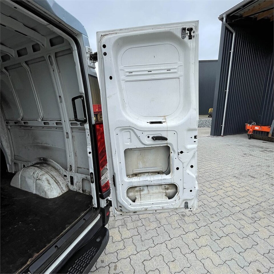 Цельнометаллический фургон Iveco 35-120 HI Matic: фото 33