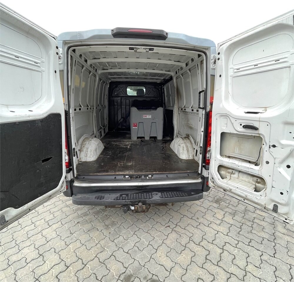 Цельнометаллический фургон Iveco 35-120 HI Matic: фото 7