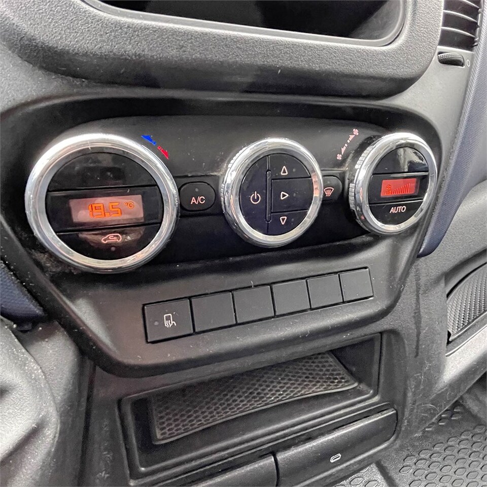 Цельнометаллический фургон Iveco 35-120 HI Matic: фото 16