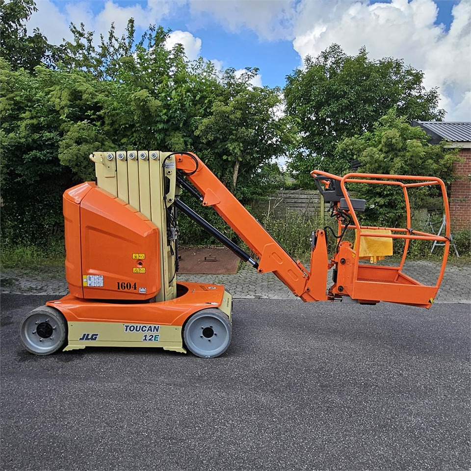 JLG Toucan 12 E - Вертикальный мачтовый подъемник: фото 1 JLG Toucan 12 E - Вертикальный мачтовый подъемник: фото 1