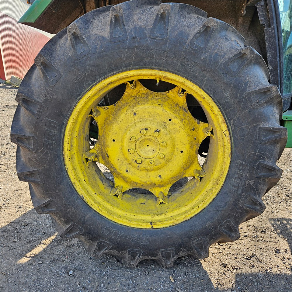 Трактор John Deere 2040: фото 26