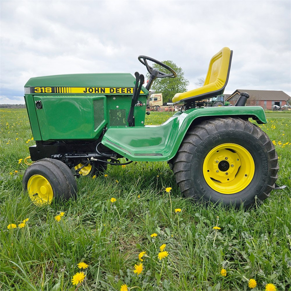 John Deere 318 - Коммунальный трактор: фото 2 John Deere 318 - Коммунальный трактор: фото 2