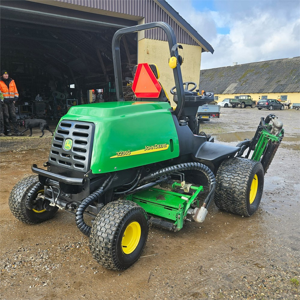 John Deere 3235 C 4WD - Газонокосилка: фото 5 John Deere 3235 C 4WD - Газонокосилка: фото 5