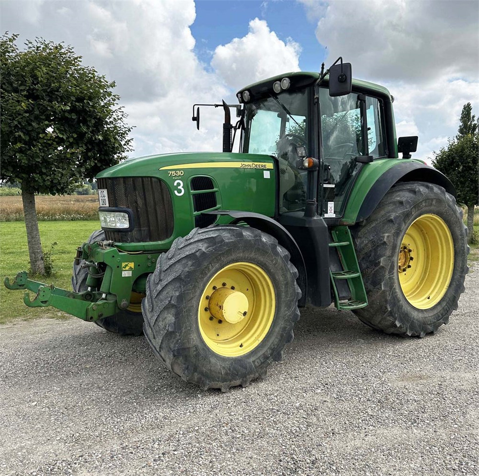 John Deere 7530 - Трактор: фото 1 John Deere 7530 - Трактор: фото 1