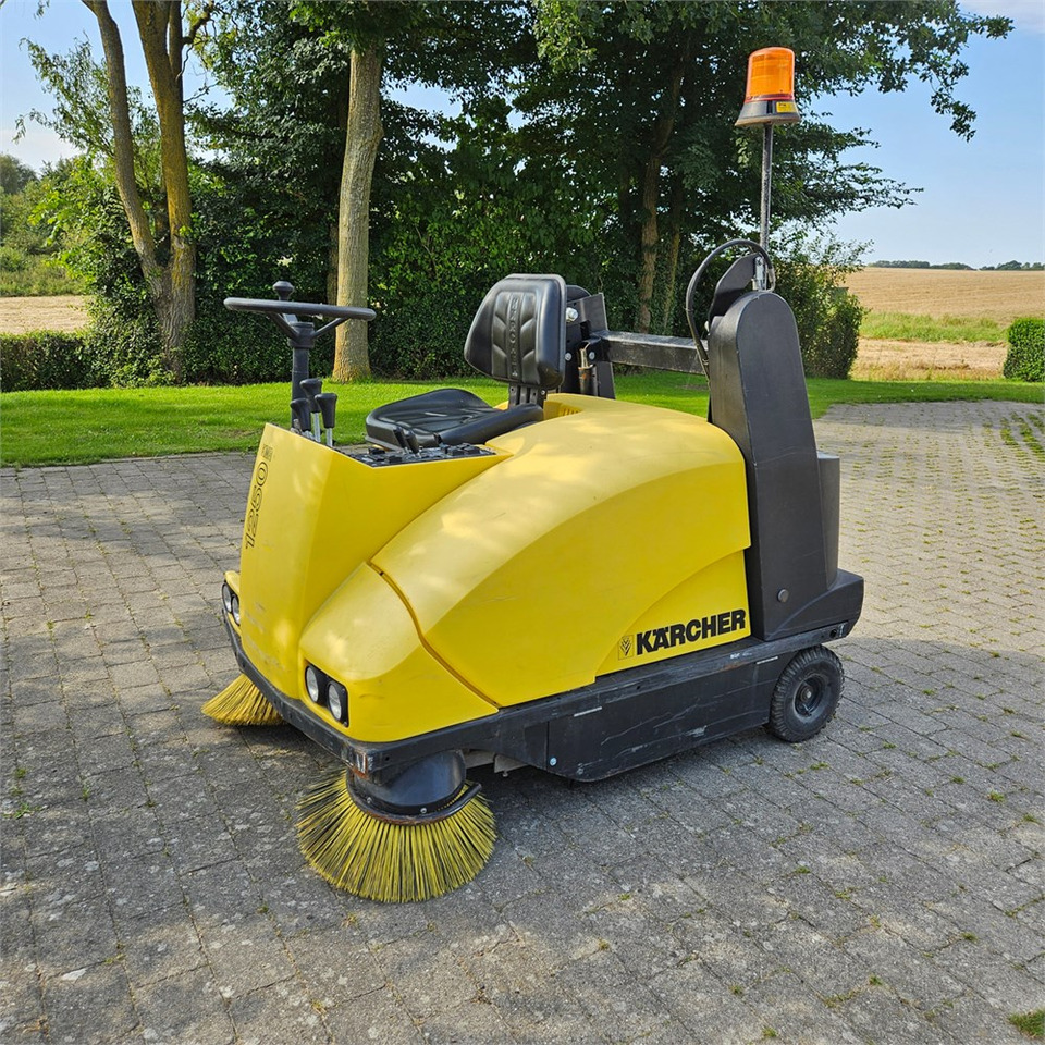 Kärcher KMR 1250 B - Промышленная подметальная машина: фото 1 Kärcher KMR 1250 B - Промышленная подметальная машина: фото 1