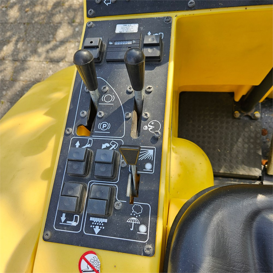 Промышленная подметальная машина Kärcher KMR 1250 B: фото 9