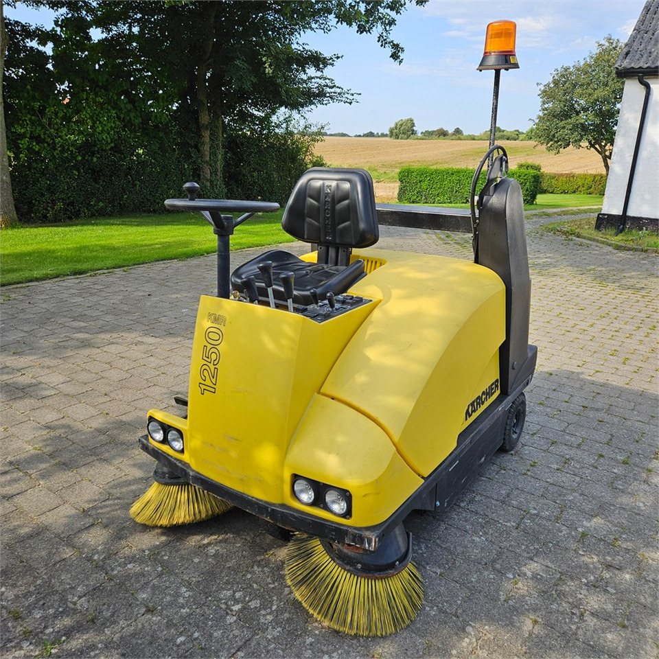 Kärcher KMR 1250 B - Промышленная подметальная машина: фото 2 Kärcher KMR 1250 B - Промышленная подметальная машина: фото 2