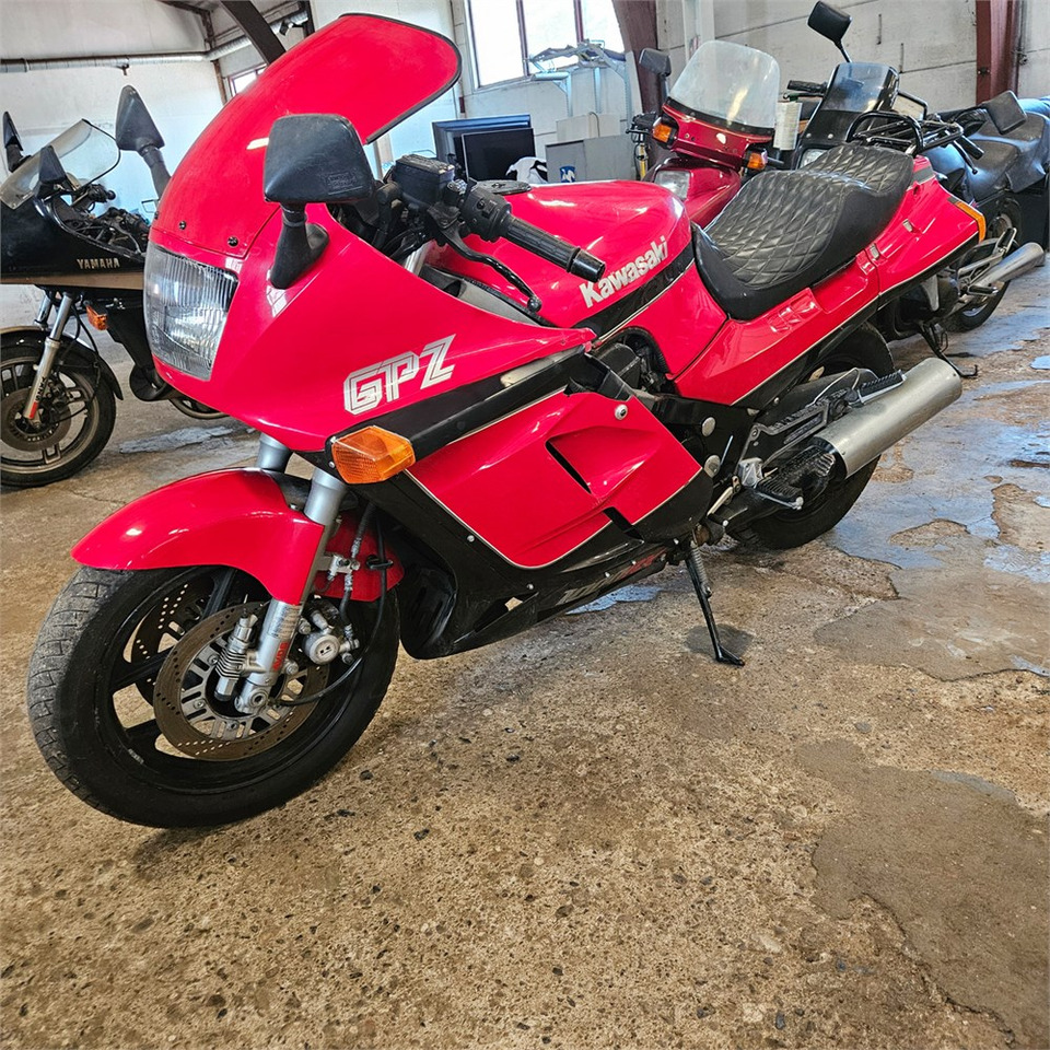 Kawasaki GPZ 1000 RX - Мотоцикл: фото 1 Kawasaki GPZ 1000 RX - Мотоцикл: фото 1