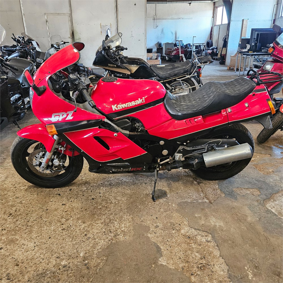 Kawasaki GPZ 1000 RX - Мотоцикл: фото 2 Kawasaki GPZ 1000 RX - Мотоцикл: фото 2