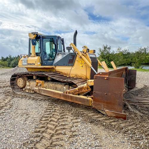 Komatsu D65 PX-15 EO - Бульдозер: фото 1 Komatsu D65 PX-15 EO - Бульдозер: фото 1