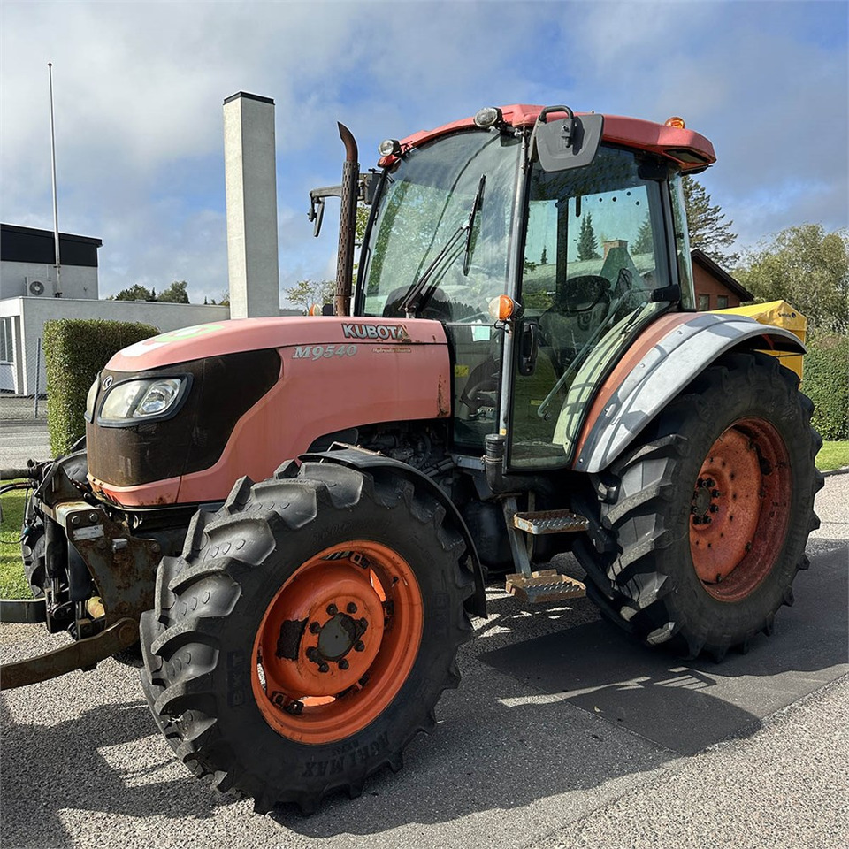 Kubota M 9540 2/4 WD - Трактор: фото 1 Kubota M 9540 2/4 WD - Трактор: фото 1