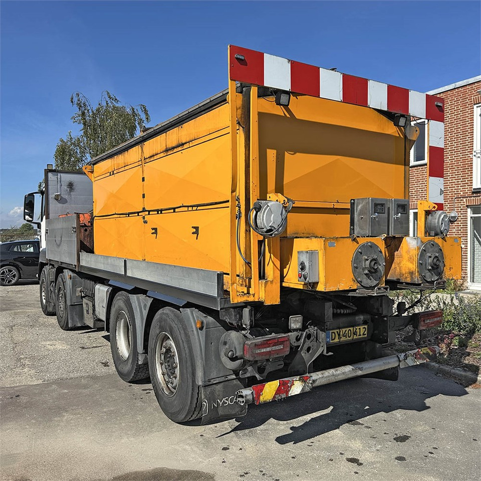 MAN TG 35. 8x2-6 BL - Грузовик бортовой/ Платформа, Гудронатор: фото 4 MAN TG 35. 8x2-6 BL - Грузовик бортовой/ Платформа, Гудронатор: фото 4