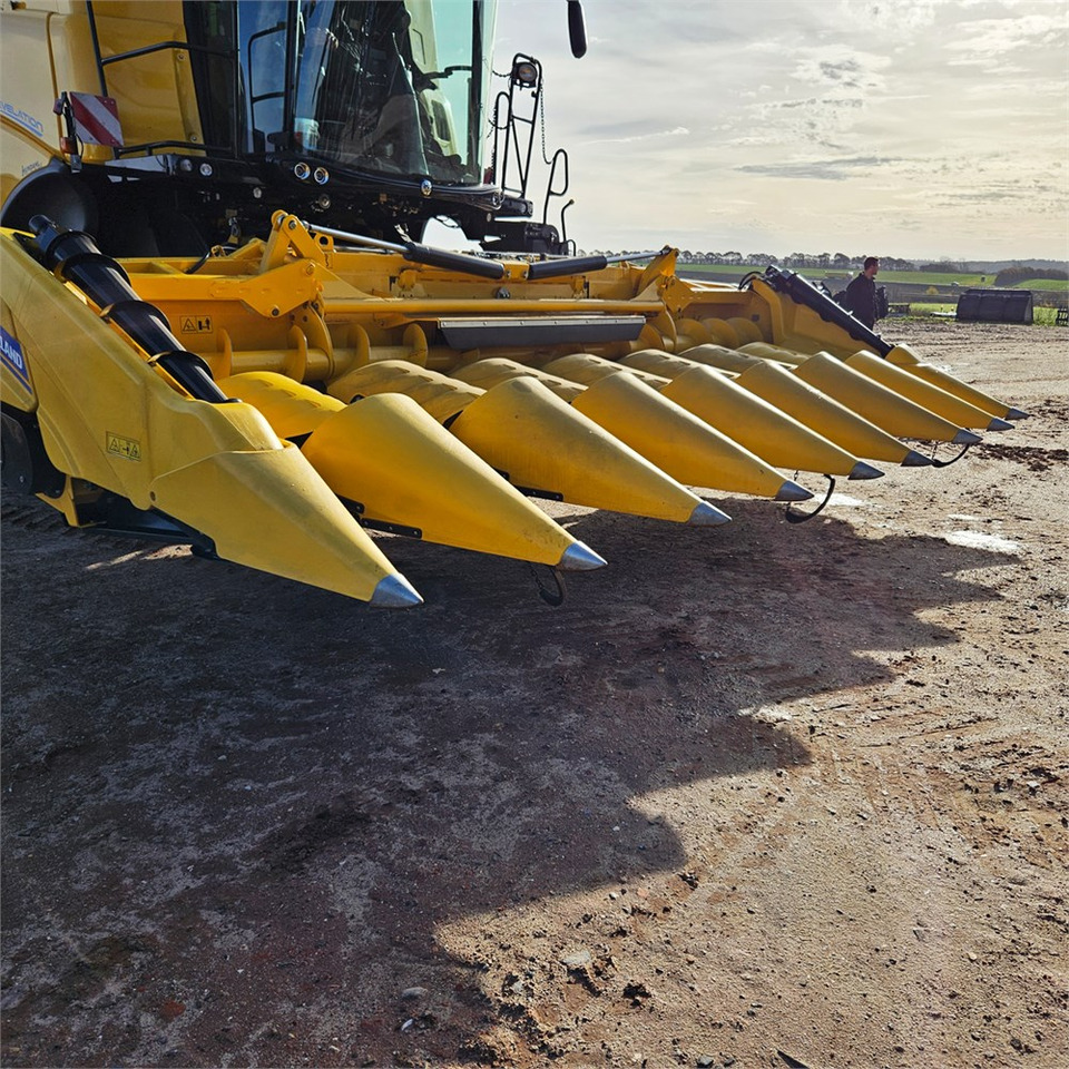 New Holland F8 - Комбайн: фото 4 New Holland F8 - Комбайн: фото 4