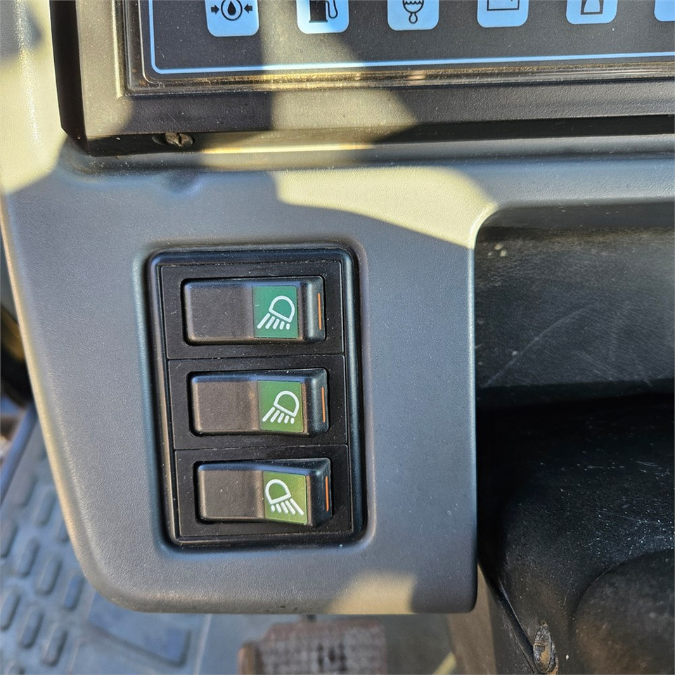 Трактор New Holland TS 100: фото 21 Трактор New Holland TS 100: фото 21