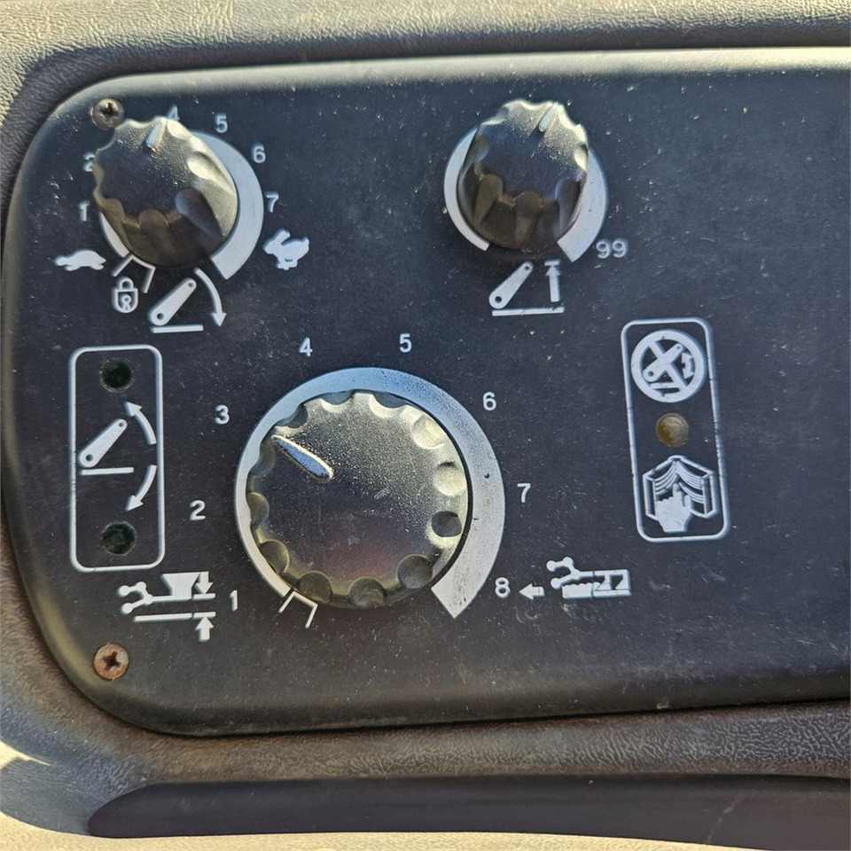 Трактор New Holland TS 100: фото 17 Трактор New Holland TS 100: фото 17