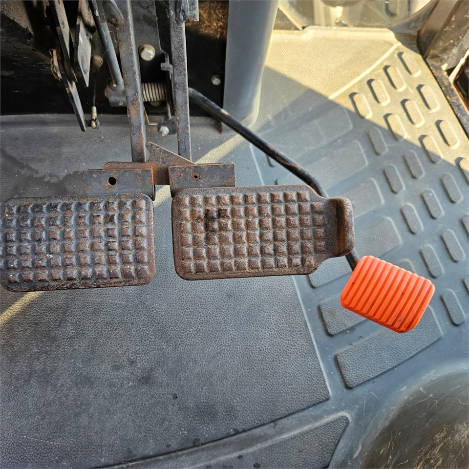 Трактор New Holland TS 100: фото 23 Трактор New Holland TS 100: фото 23