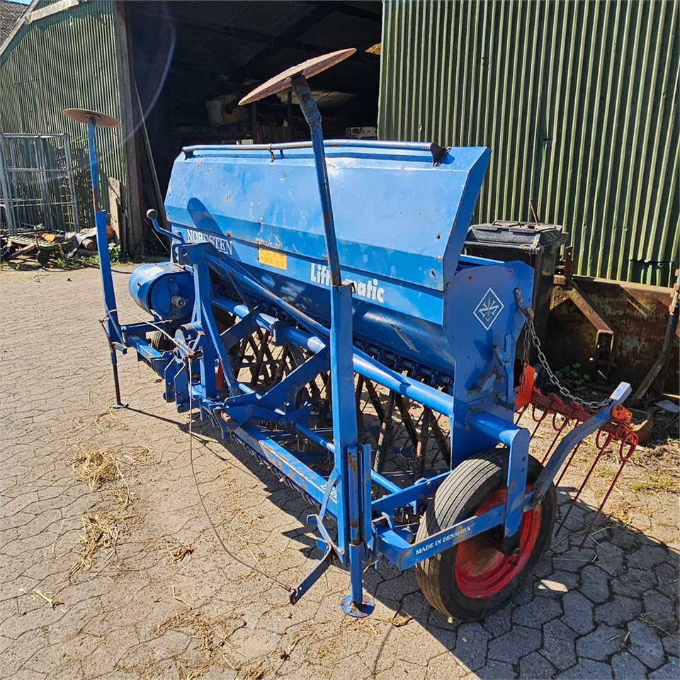 Nordsten Lift-o-Matic 2,5 - Посевная техника: фото 2 Nordsten Lift-o-Matic 2,5 - Посевная техника: фото 2