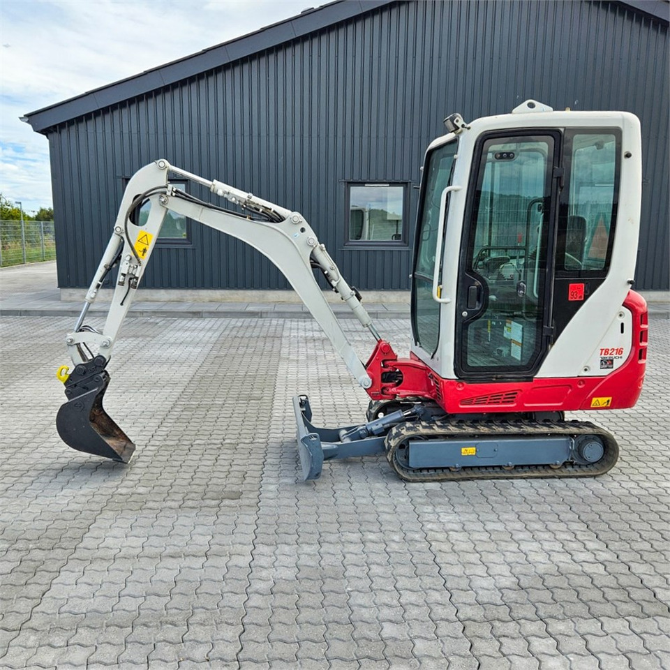 Takeuchi TB216 - Мини-экскаватор: фото 1 Takeuchi TB216 - Мини-экскаватор: фото 1