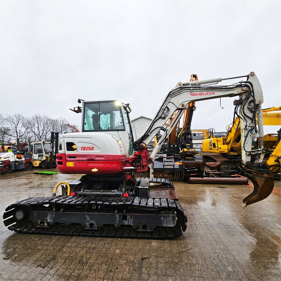 Takeuchi TB260 - Гусеничный экскаватор: фото 3 Takeuchi TB260 - Гусеничный экскаватор: фото 3