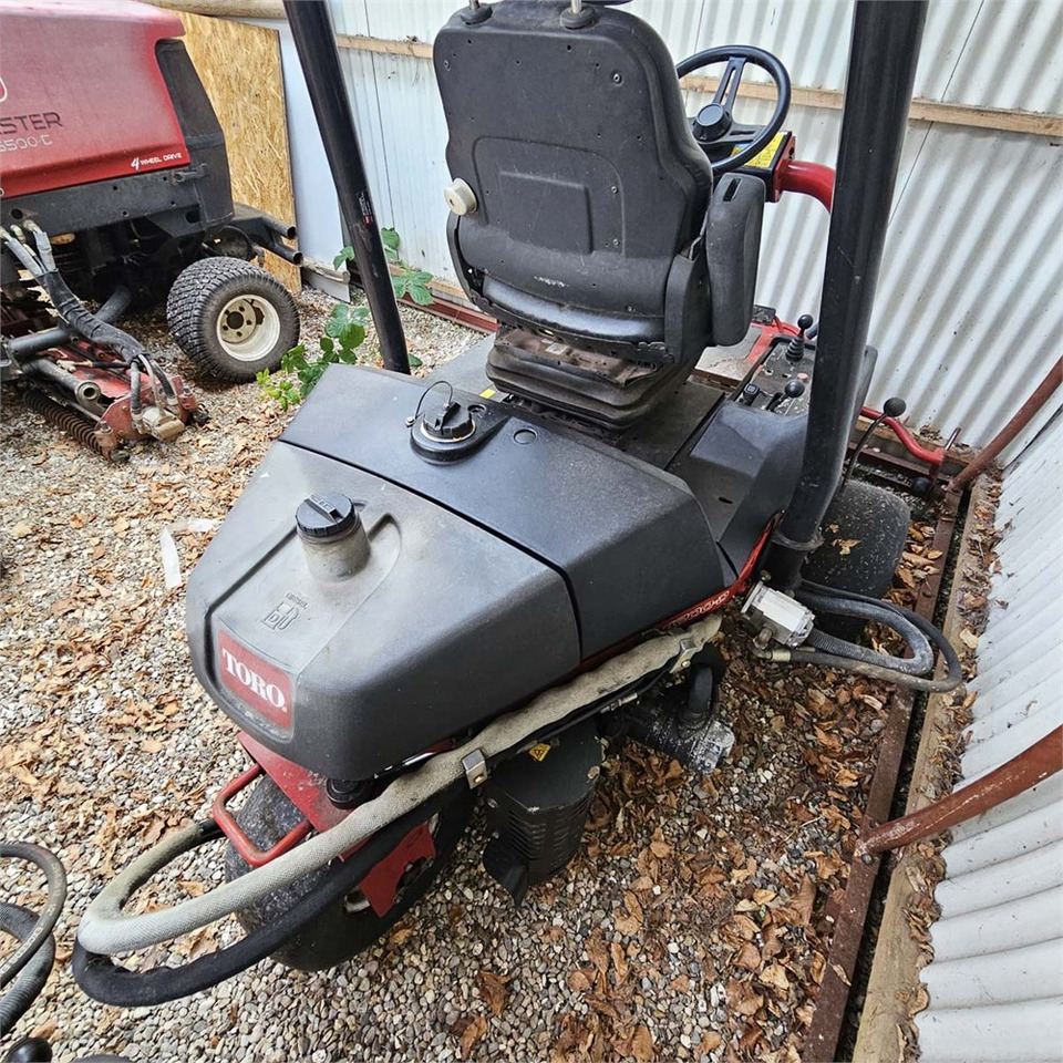 Toro Greensmaster 3200-D - Газонокосилка: фото 4 Toro Greensmaster 3200-D - Газонокосилка: фото 4