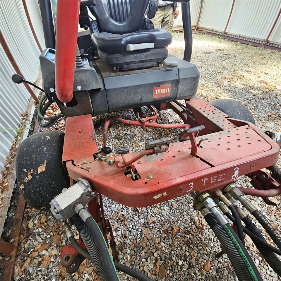 Toro Greensmaster 3250-D - Газонокосилка: фото 4 Toro Greensmaster 3250-D - Газонокосилка: фото 4