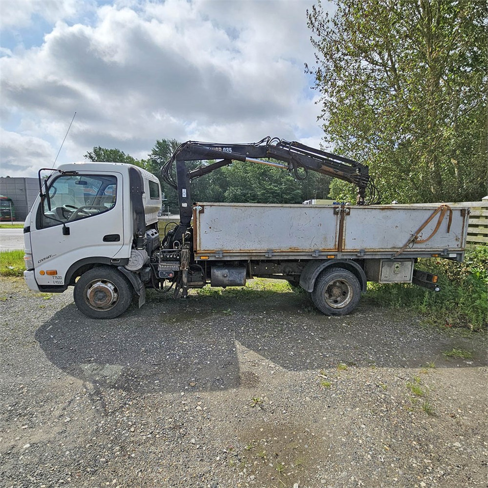 Toyota Dyna 200 - Грузовик бортовой/ Платформа: фото 2 Toyota Dyna 200 - Грузовик бортовой/ Платформа: фото 2