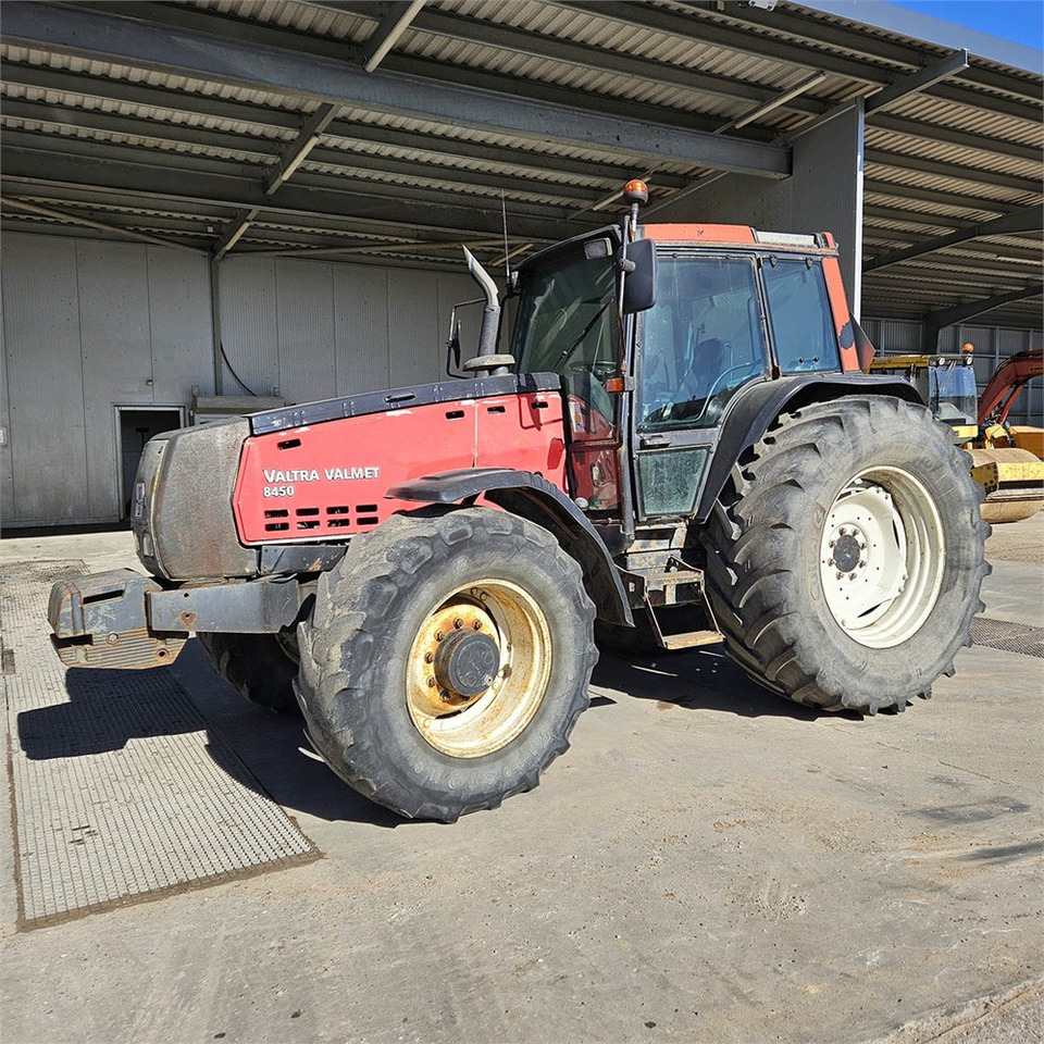 Valmet Valtra 8450 - Трактор: фото 1 Valmet Valtra 8450 - Трактор: фото 1