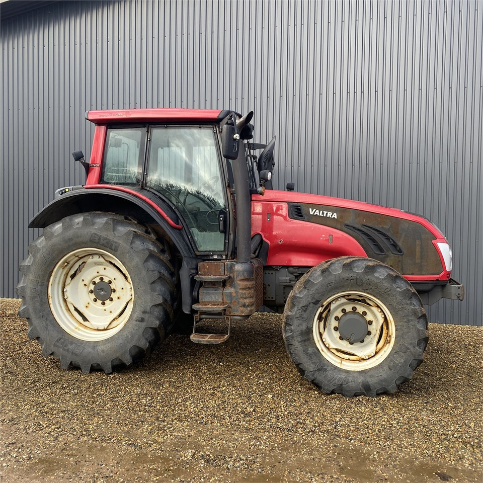 Valtra T 153 - Трактор: фото 2 Valtra T 153 - Трактор: фото 2