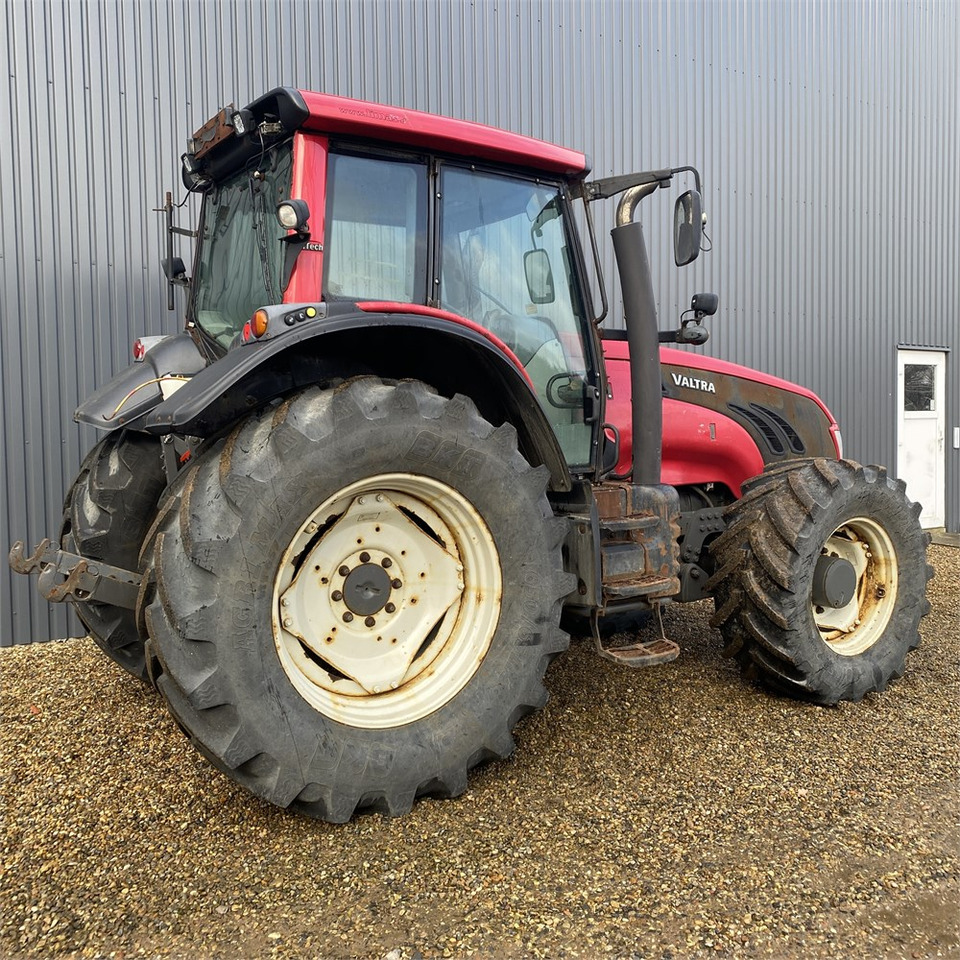 Valtra T 153 - Трактор: фото 3 Valtra T 153 - Трактор: фото 3