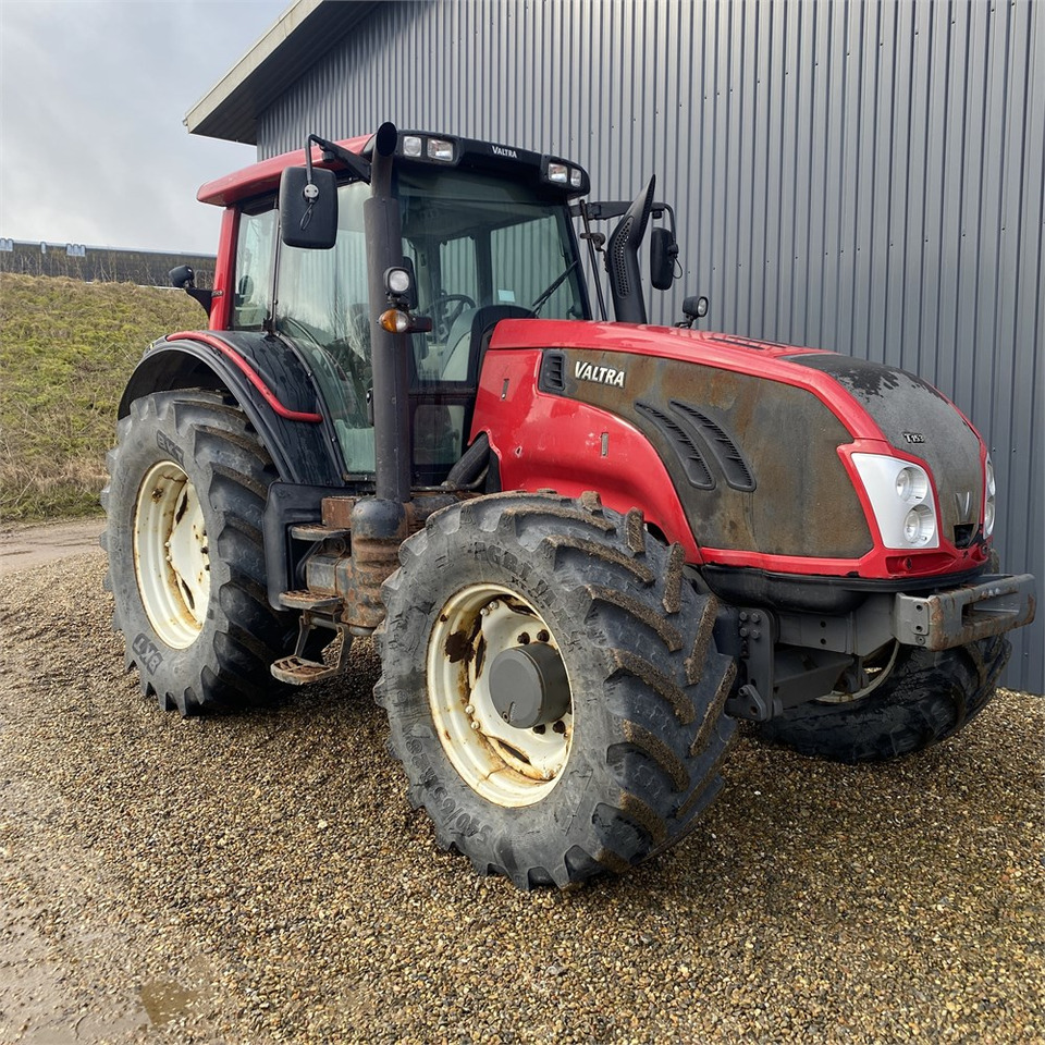 Valtra T 153 - Трактор: фото 1 Valtra T 153 - Трактор: фото 1