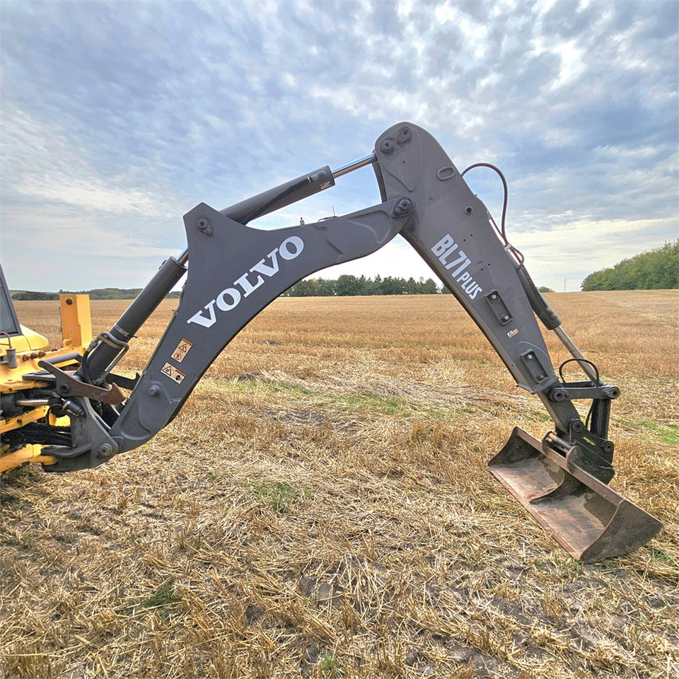 Экскаватор-погрузчик Volvo BL71 Plus: фото 44 Экскаватор-погрузчик Volvo BL71 Plus: фото 44