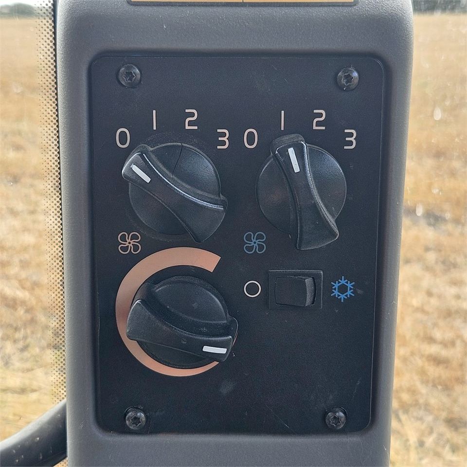 Экскаватор-погрузчик Volvo BL71 Plus: фото 35 Экскаватор-погрузчик Volvo BL71 Plus: фото 35