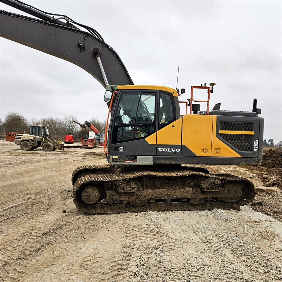 Volvo EC250 EL - Гусеничный экскаватор: фото 2 Volvo EC250 EL - Гусеничный экскаватор: фото 2