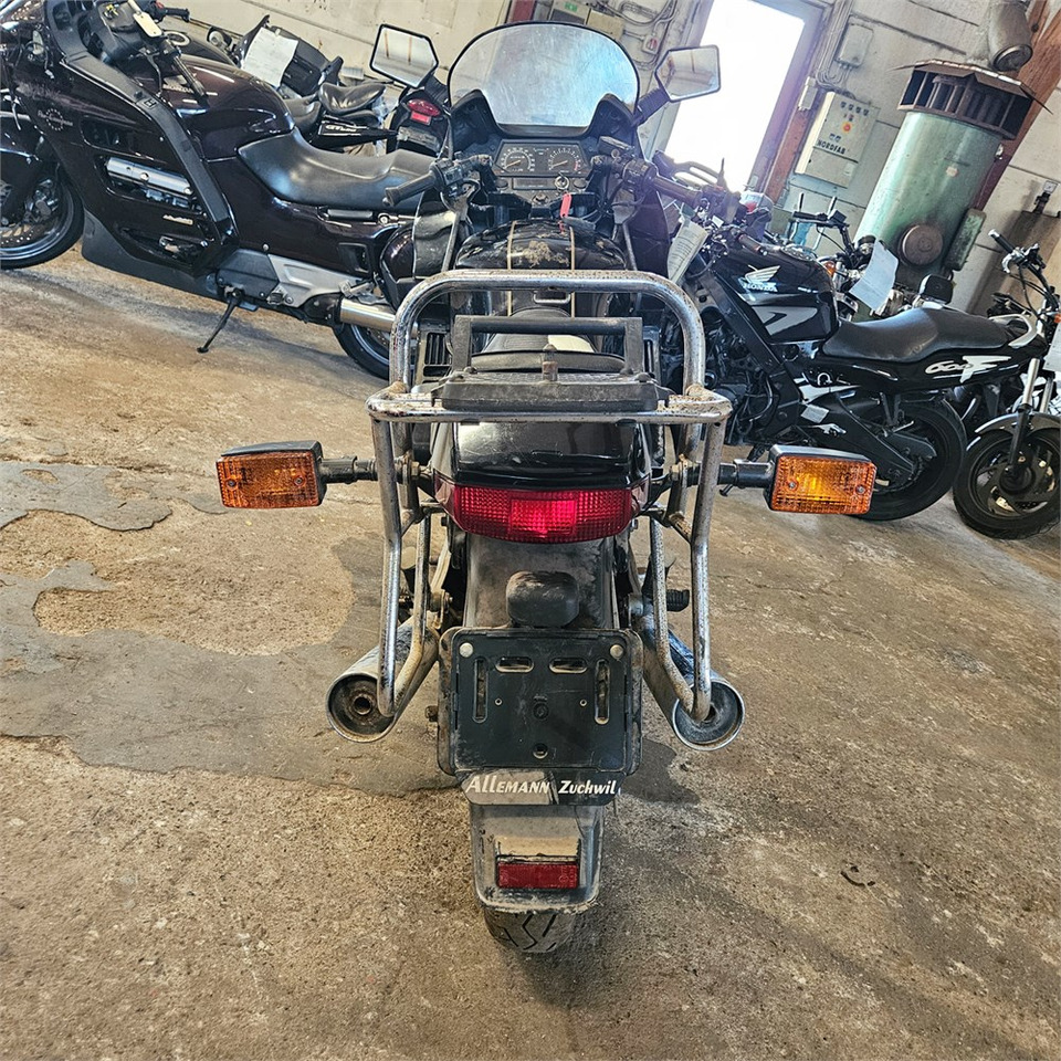 Yamaha XZ550 - Мотоцикл: фото 4 Yamaha XZ550 - Мотоцикл: фото 4
